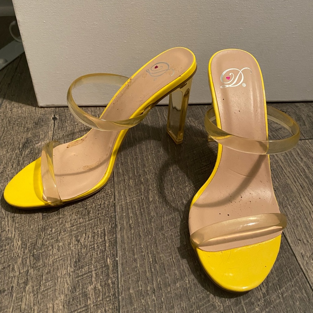 CLEAR YELLOW HEELS
